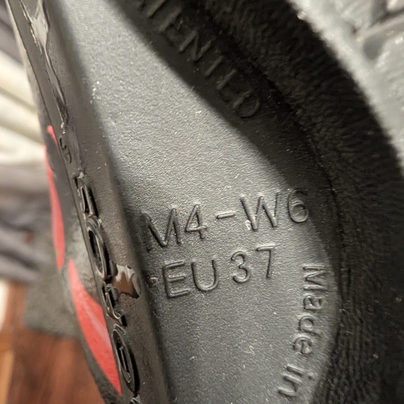 Limited edition Black and Red Pepper Clogs - Picture 8 of 8